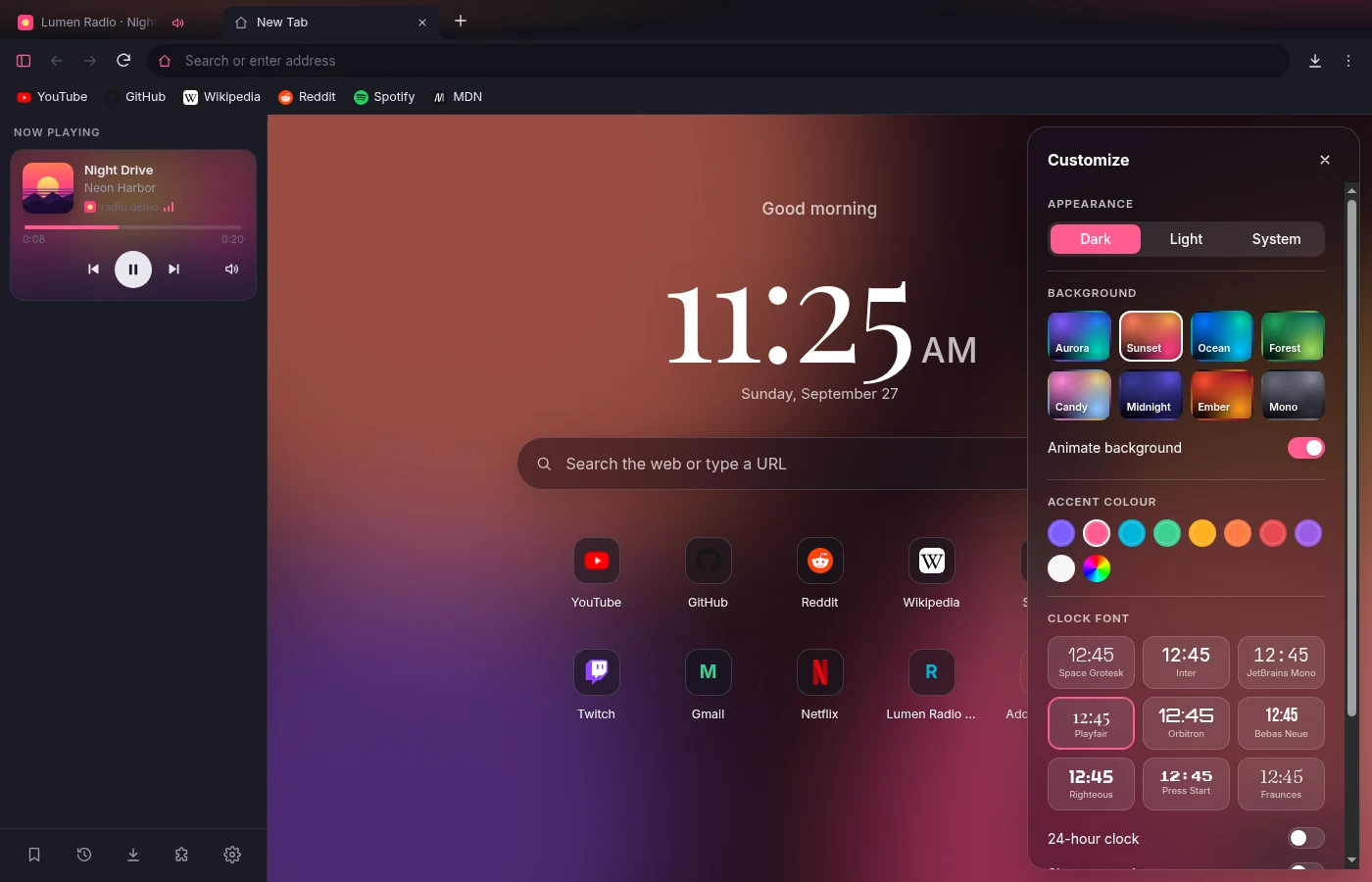 The Customize panel with gradient backgrounds, accent colours and clock fonts, set to the Sunset theme